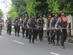 Latih Ketahanan Fisik, Personel Batalyon B Pelopor Satbrimob Polda Sulsel Ikuti Speed March