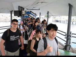 Wisatawan Asing Ramaikan Arus Mudik Melalui Pelabuhan ASDP Ketapang Banyuwangi