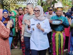 Andi Ina Kartika Sari Kali Pertama Menyaksikan Tradisi Luhur Birue, Pesta Panen Majjenne Jenne Paenge