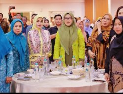 Andi.Milawaty Abustan perkenalkan Wastrak Cora Berru Kain Khas Daerah Kabupaten Barru