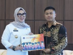 Kolaborasi Pemerintah Barru dengan Yayasan KHARISMA College Makassar Salurkan Beasiswa