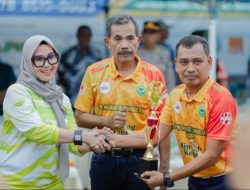 Pembukaan Turnamen Bola Voli Bupati Cup II Kabupaten Barru 2025 Bupati Lakukan Service Pertama