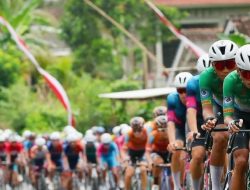 Balap Sepeda Tour de Banyuwangi Ijen Aiman Cahyadi Breakaway dan Team Monster Syelhan Raih Best Indonesia Rider
