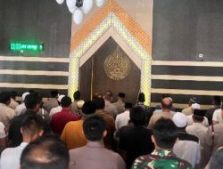 Jajaran Polresta Banyuwangi Gelar Sholat Ghaib untuk Affan Kurniawan