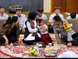 Rindu Ibu..!, Siswa Sekolah Rakyat Banyuwangi Menangis di Pelukan Bupati Ipuk