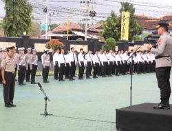 Dua Anggota Polresta Banyuwangi Dianugerahi  Pangkat Pengabdian