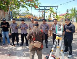 Rencana Pembangunan Musallah Nurul Qolby, Polsek KPN Polres Parepare Lakukan Pengukuran Arah Kiblat