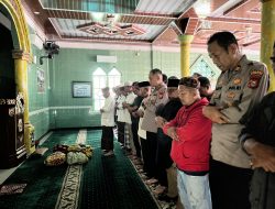 Kunjungi Lokasi Kebakaran, Kapolres Parepare Ikut Shalat Jenazah Bersama Warga Menara Soreang