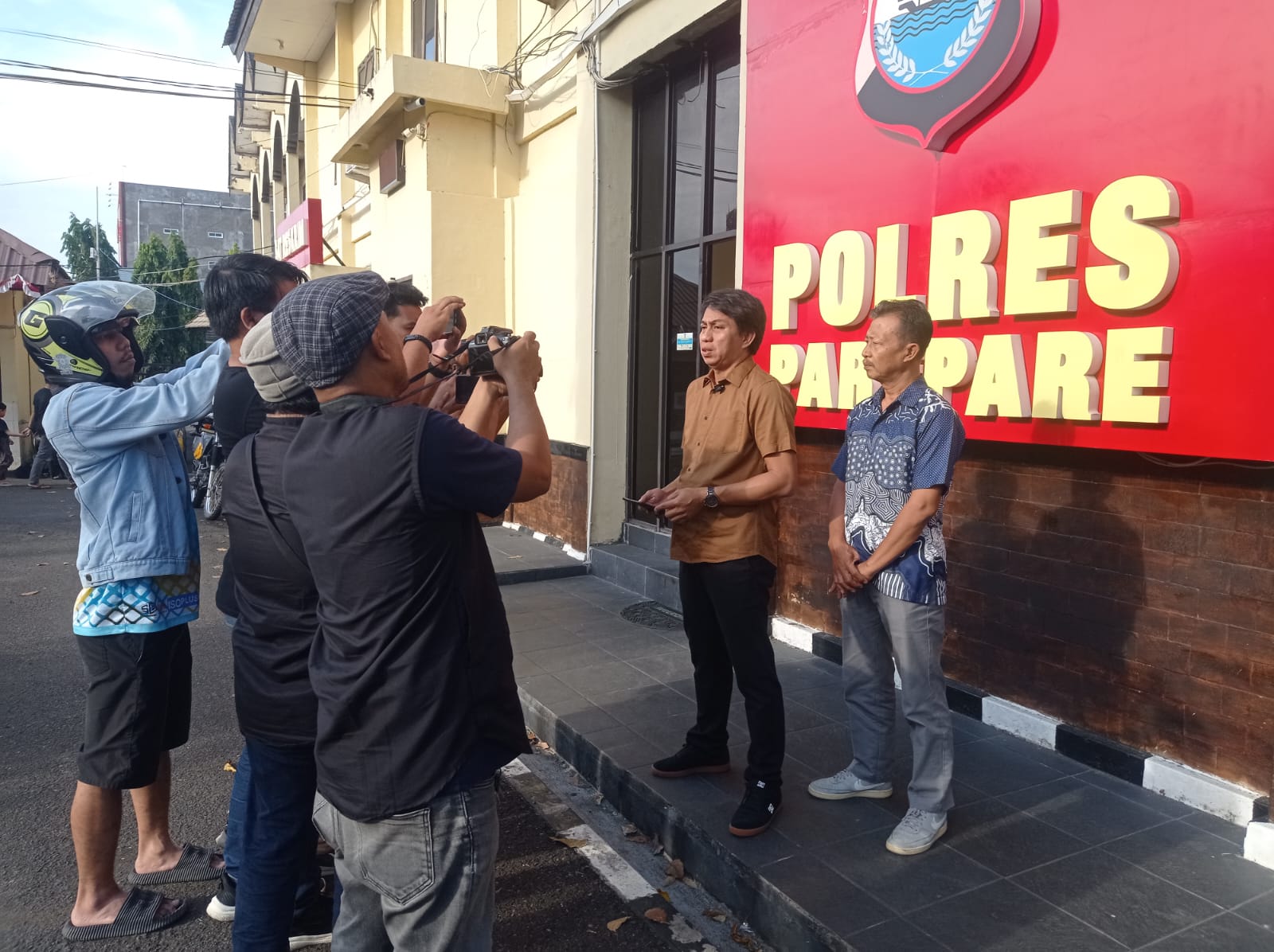 Kasat Reskrim Polres Parepare AKP. Agus Purwanto saat memberikan keterangan pers