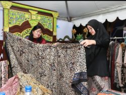 Melalui Batik Festival  Pemerintah  Banyuwangi dan OJK Dorong Literasi Keuangan Masyarakat