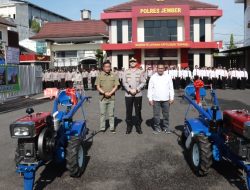 Dukung Ketahanan Pangan 2 Unit Traktor Diserahkan Kapolres Jember