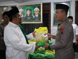 Polres Tulungagung Salurkan Bantuan 15 ton Beras untuk 60 Pondok Pesantren