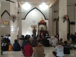 Safari Jumat di Masjid Jannatul Ma’Wa, Kapolsek Bacukiki Ingatkan Jamaah Waspada Pencurian dan Bahaya Kebakaran