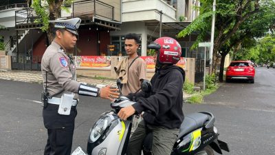 Pelayanan Pagi Sat Lantas Polres Parepare, Masih Temukan Pengendara Berboncengan Tanpa Helm