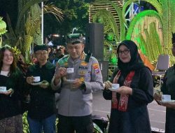 Bupati Banyuwangi  Kapolresta Serta Dandim 0825  Larut Bersama  Ribuan Massa Di Festival Ngopi Sepuluh Ewu 2025
