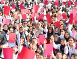 Pengabdian Panjang 4.888  PPPK Paruh Waktu Menerima SK Disaksikan Keluarga