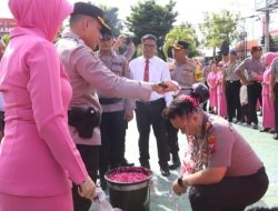 Polresta Banyuwangi Gelar Upacara Kenaikan Pangkat 109 Personel  dan Pelepasan Purna Bhakti