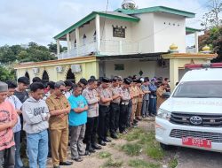 Personil Polres Parepare Ikut Shalat Jenazah Remaja Korban Tenggelam di Pantai Lumpue