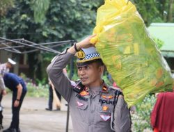 Indonesia Bersih : Polres Barru dan Jajaran Serentak Melakukan Kerja Bakti