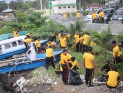 Ratusan Personel Gabungan Bersihkan Pantai Mattirotasi Parepare