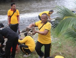 Bersama TNI dan Pemkot, Polres Parepare Laksanakan Aksi Bersih-Bersih Pantai Mattirotasi