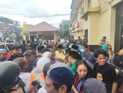 Polres Parepare Bersama LSM dan OKP Aksi Bersama, Bagi Takjil Untuk Warga Jelang Berbuka Puasa