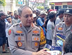 Bersama Baznas, Polres Parepare Distribusikan Zakat Fitrah Personel kepada 100 Warga