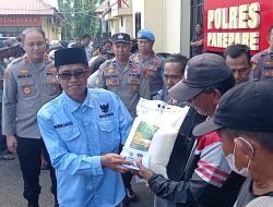 Polres Parepare dan Baznas Salurkan Zakat Fitrah Personel Jelang Lebaran