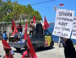 Puluhan Karyawan Terdampak PHK Galangan Kapal LPN Awerangnge Barru   Persatuan Massa Buru Indonesia Lakukan Aksi Unjuk Rasa